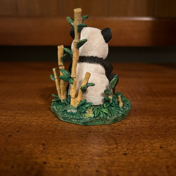 Vintage Giant Panda from the Protect Nature’s Innocents Sculpture Collection - Picture 5 of 6